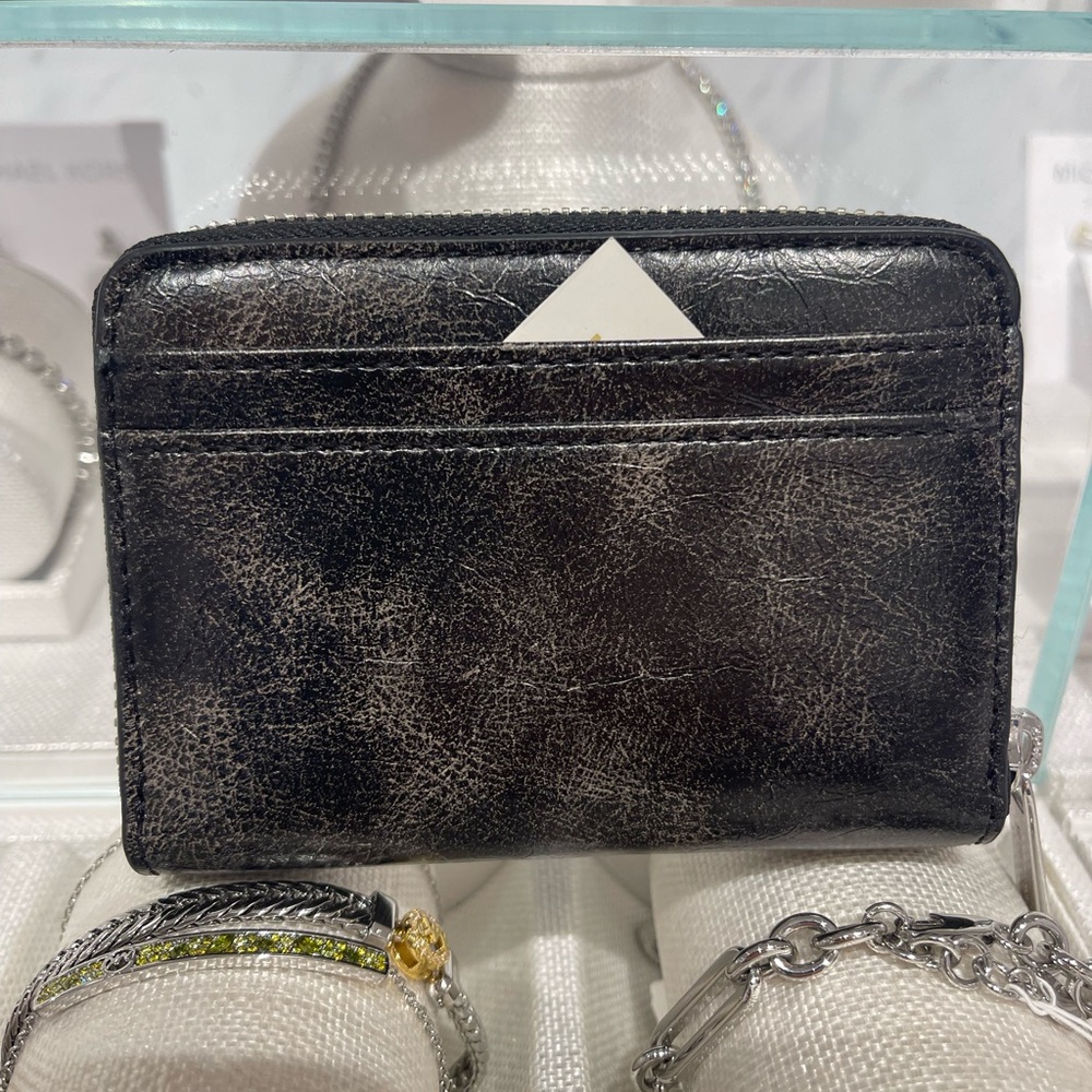 MICHAEL KORS Jet Set Medium Distressed Zip Around Card Case
Black
NWT - Picture 11 of 16